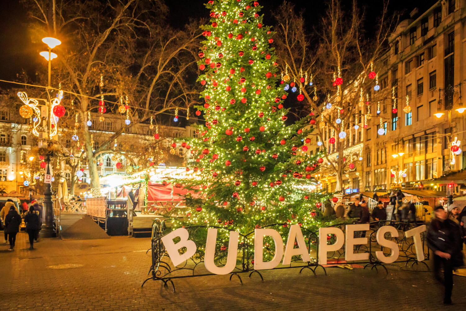 Budapest Christmas Market 2022 | Dates, Hotels & More
