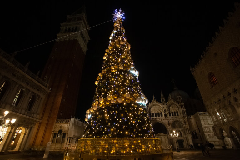 Venice Christmas Market 2024 Dates, Locations & MustKnows